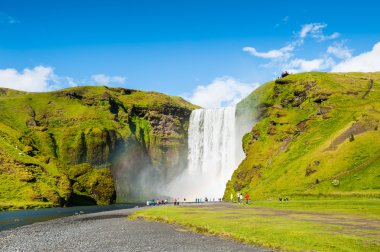 Skogafoss Şelalesi, Güney İzlanda.
