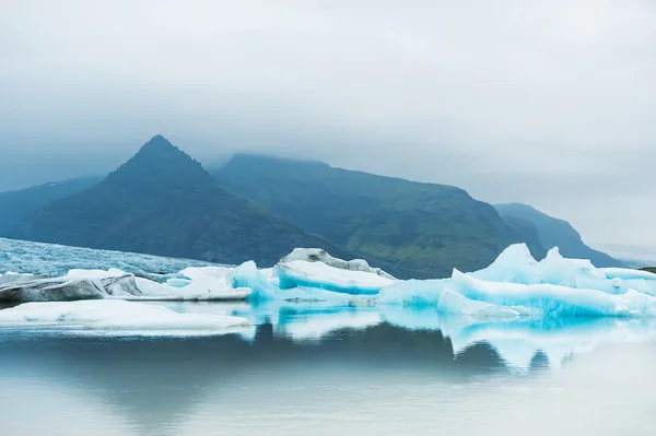 Ledovce v ledovcové jezero na Islandu — Stock fotografie