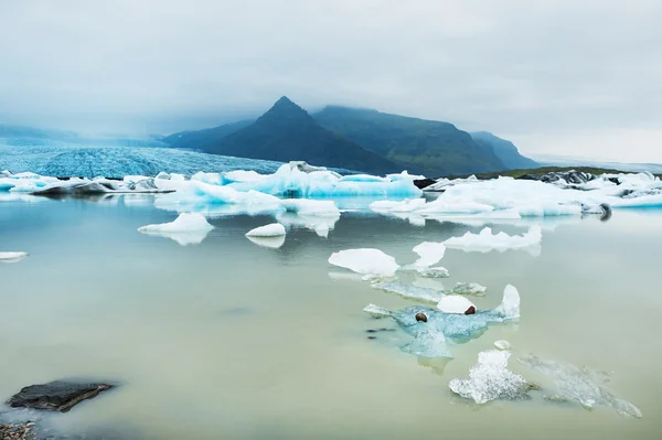 Icebergs no lago glacial, Islândia — Fotografia de Stock