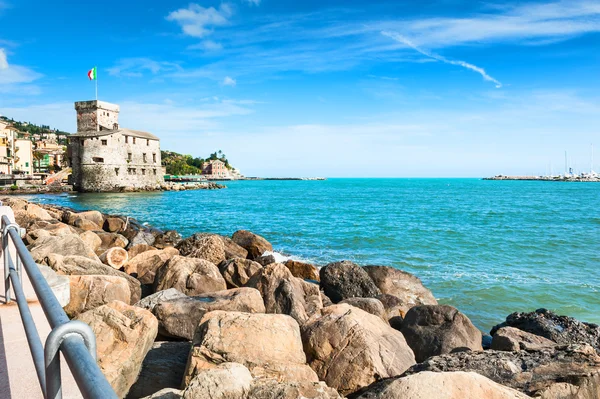 Costa del mar en Rapallo, Italia — Foto de Stock