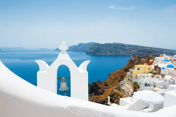 Arquitetura branca na ilha de Santorini, Grécia — Fotografia de Stock