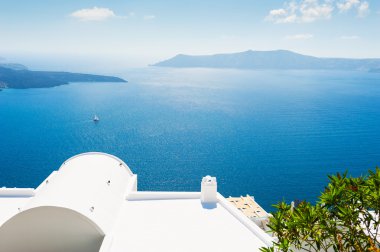 Güzel bir deniz ve adalar manzarası