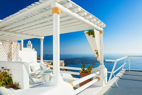 Arquitectura blanca en la isla de Santorini, Grecia. — Foto de Stock