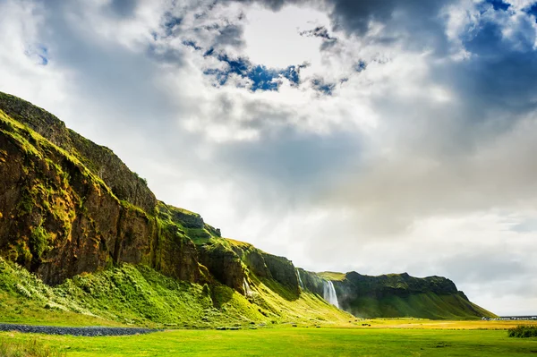 Cascada Seljalandsfoss en Islandia . — Foto de Stock