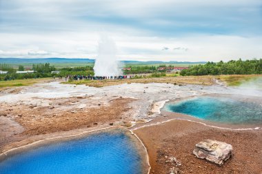 Termal Gölü Blesi ve Strokkur Geysir patlama