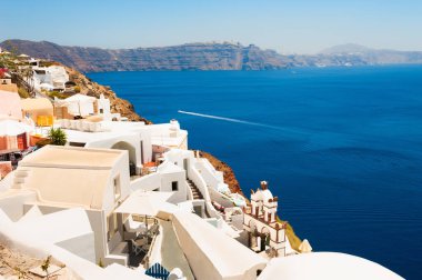 Santorini Adası, Yunanistan 'da beyaz mimari. Yaz manzarası, deniz manzarası. Seyahat kavramı