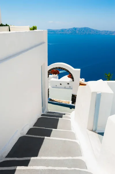 Santorini Adası Yunanistan Beyaz Mimari Denize Giden Merdivenler Seyahat Hedefleri — Stok fotoğraf