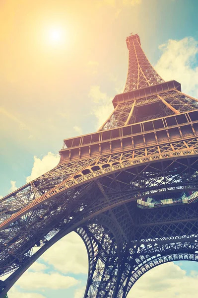Eiffelova Věž Proti Obloze Paříži Francii Slavný Cíl Cesty Ročník — Stock fotografie
