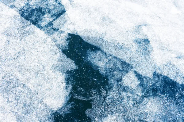 Textuur Van Blauw Ijs Met Luchtbellen Het Bevroren Meer Macro — Stockfoto