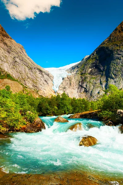 Glaciar Briksdal Río Montaña Reserva Nacional Jostedalsbreen Noruega Paisaje Verano —  Fotos de Stock