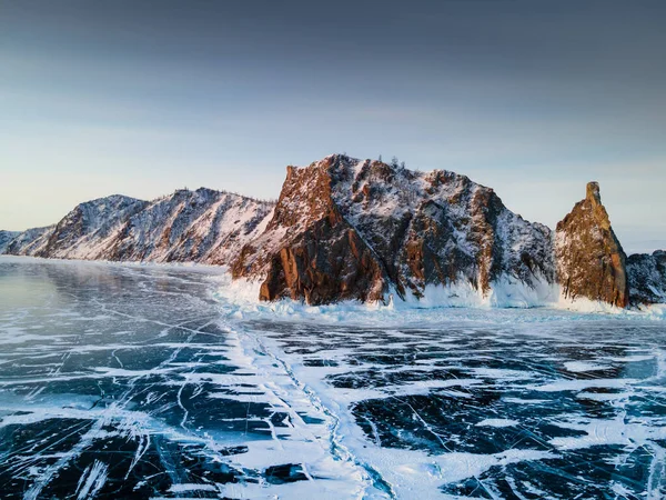Lago Baikal Invierno Con Hielo Azul Transparente Cabo Khoboy Isla Imagen de stock