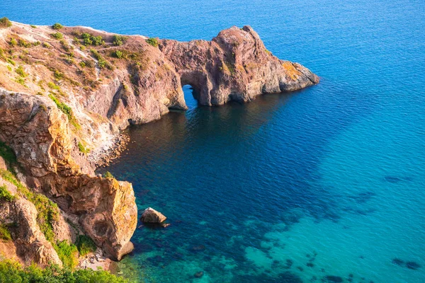 Hermosa Costa Mar Con Agua Turquesa Rocas Fiolent Cape Crimea Fotos de stock