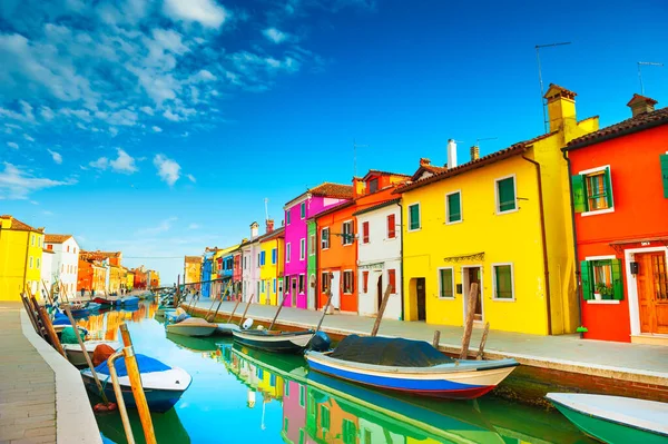 Casas Coloridas Canal Isla Burano Venecia Italia Famoso Destino Viaje Imágenes de stock libres de derechos