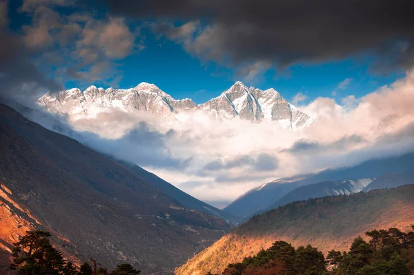 Blick Auf Den Gipfel Des Everest Und Den Lhotse Berg — Stockfoto