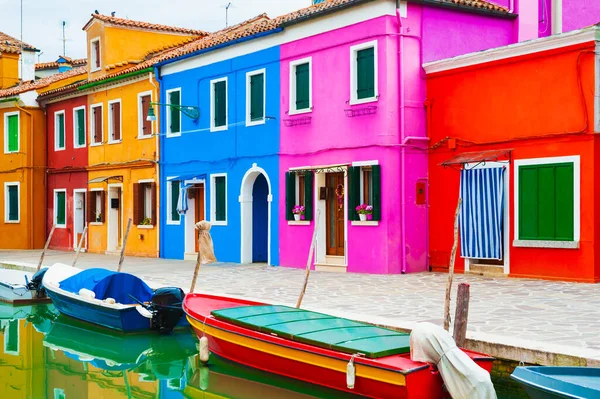 Kolorowe Domy Nad Kanałem Wyspie Burano Wenecja Włochy Znany Cel — Zdjęcie stockowe