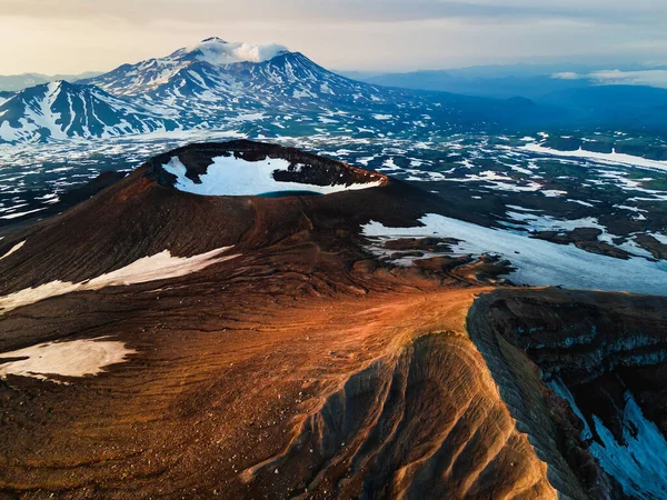 Cratera Vulcão Gorely Vulcão Mutnovsky Fundo Península Kamchatka Rússia Bela — Fotografia de Stock