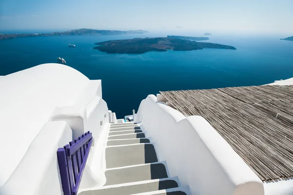 Arquitetura branca na ilha de Santorini, Grécia — Fotografia de Stock