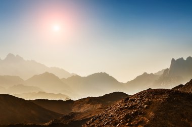 Arap çölde güzel yüksek Dağları