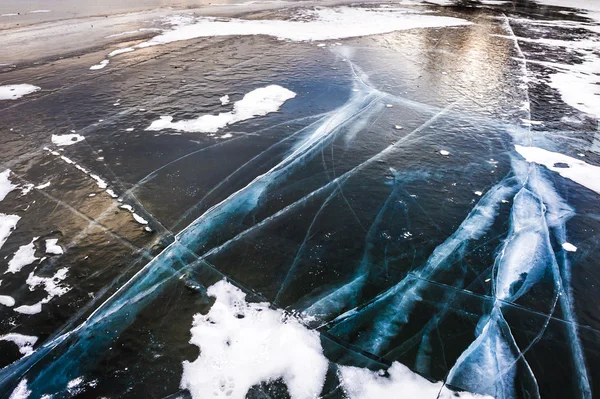Naturalne lód na jeziorze — Zdjęcie stockowe