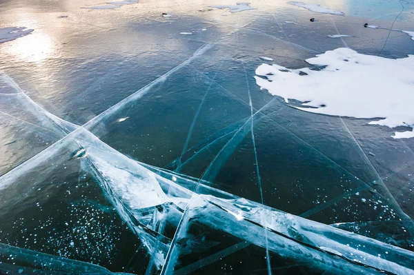 Natural ice on the lake — Stock Photo, Image