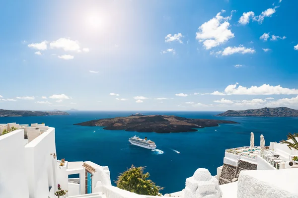 Arquitectura blanca en la isla de Santorini, Grecia — Foto de Stock