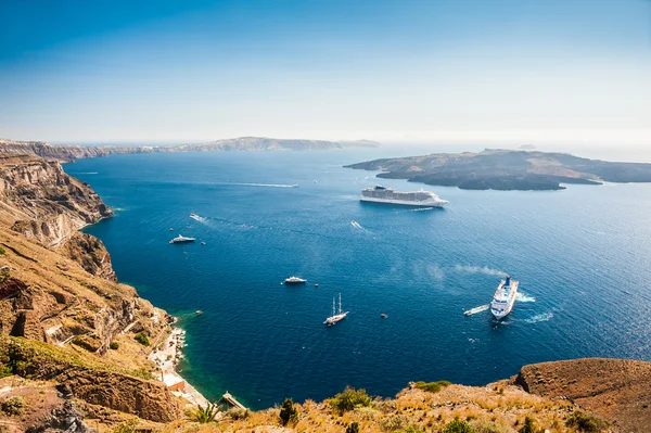 Kreuzfahrtschiffe in der Nähe der griechischen Inseln — Stockfoto