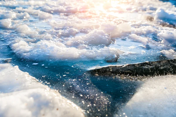 Hielo y nieve en el lago —  Fotos de Stock