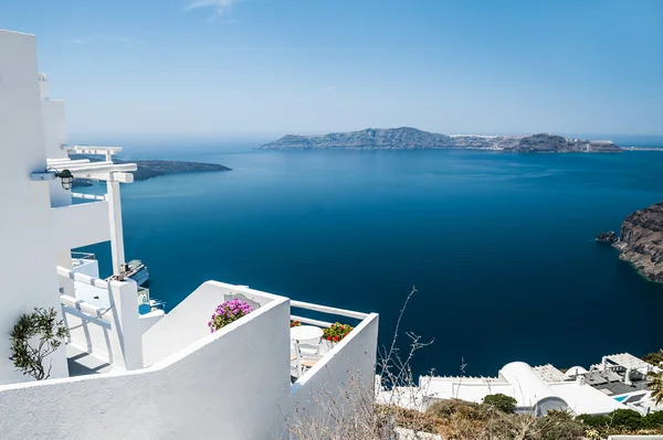 Bílá architektura na ostrově Santorini, Řecko — Stock fotografie