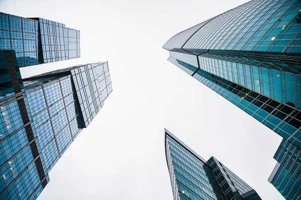 Moderne Wolkenkratzer des Geschäftszentrums — Stockfoto