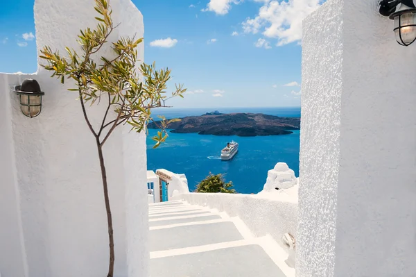 Arquitectura blanca en la isla de Santorini, Grecia — Foto de Stock