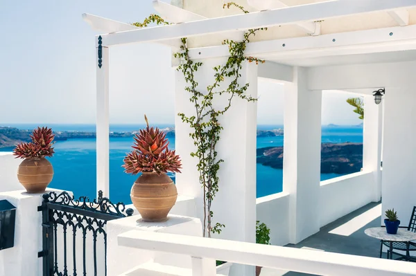 Casa greca con terrazza e vista mare — Foto Stock