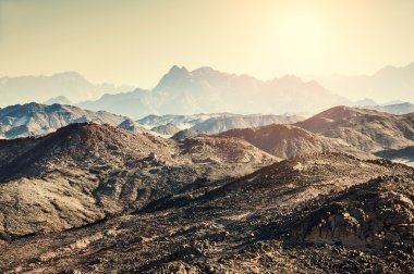 Arap çölde güzel dağlar
