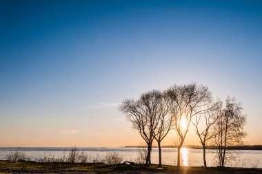deniz kenarı güzel gün batımı