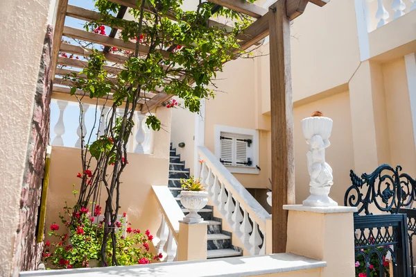 National Greek architecture, terrace with flowers — Stock Image National Greek architecture, terrace with flowers Stock Picture