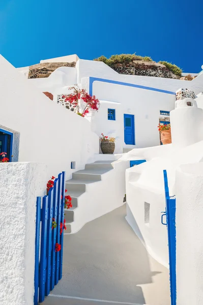 White-blue national architecture on Santorini island, Greece. — Stock Image White-blue national architecture on Santorini island, Greece. Royalty Free Stock Photos