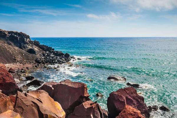 View of the seacoast and the beautiful Red beach — Stock Photo, Image
