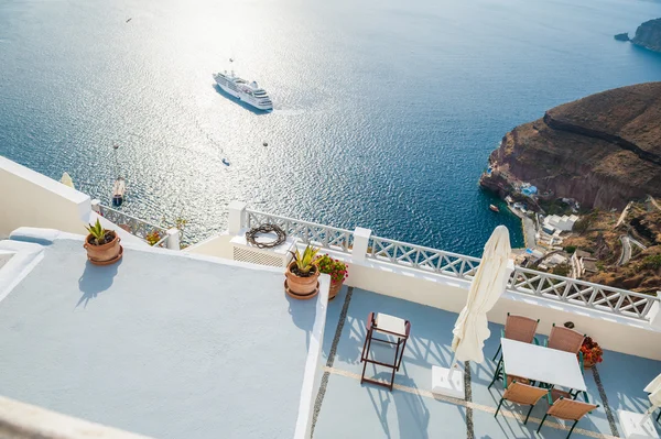 Café no terraço com vista mar — Fotografia de Stock