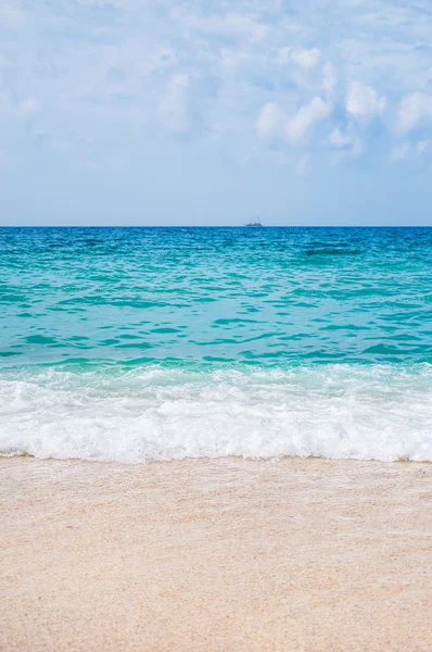 Güzel sahil ve tropikal deniz — Stok fotoğraf