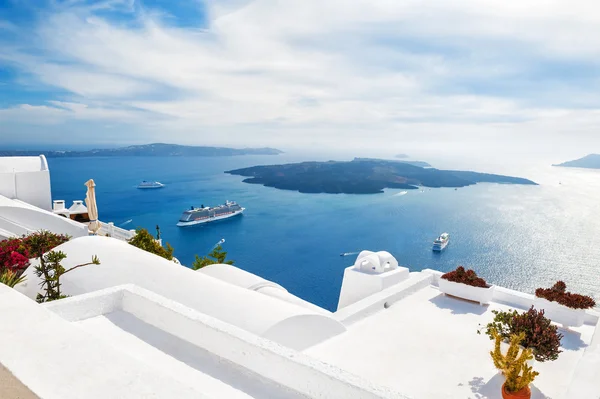 Bílá architektura na ostrově Santorini, Řecko — Stock fotografie