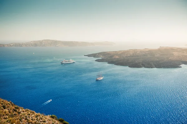 Vacker utsikt över havet och öarna vid solnedgången. — Stockfoto