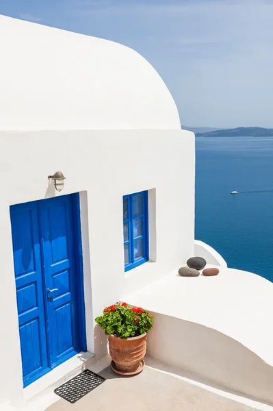 Arquitetura branca na ilha de Santorini, Grécia — Fotografia de Stock