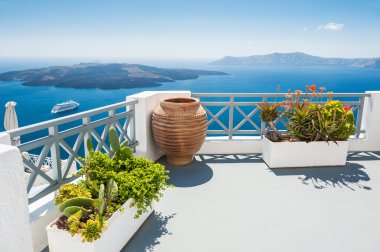 Yunanistan 'ın Santorini adasında beyaz mimari.