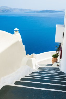 Yunanistan 'ın Santorini adasında beyaz mimari.