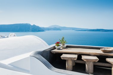 Yunanistan 'ın Santorini adasında beyaz mimari.