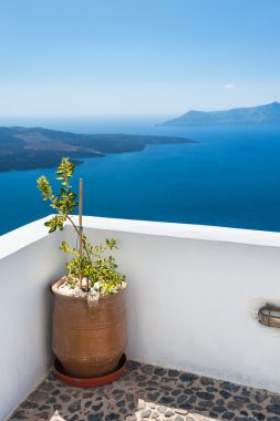 Deniz manzaralı güzel bir manzara.