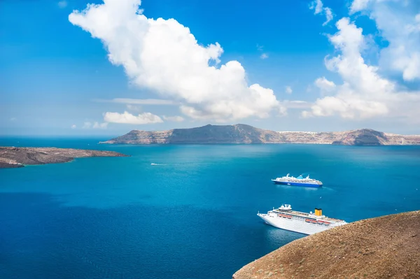 Cruise ships at the sea near the Greek Islands — Stock Photo, Image