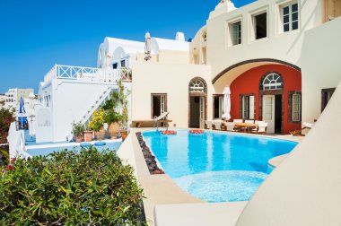 Bir lüks tatil mavi su ile güzel Yüzme Havuzu