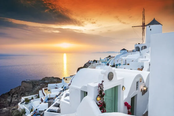 Puesta de sol en la isla de Santorini, Grecia —  Fotos de Stock