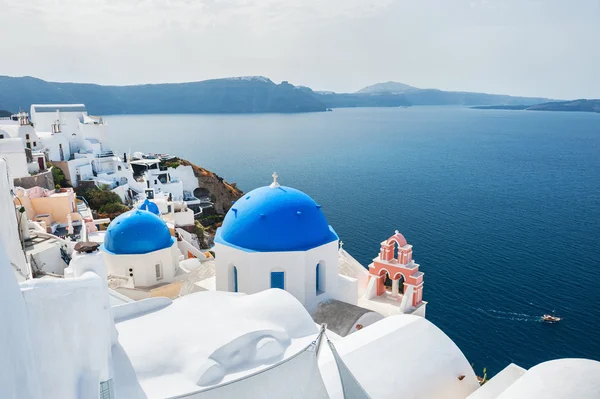 Architettura bianca nella città di Oia, isola di Santorini, Grecia — Foto Stock