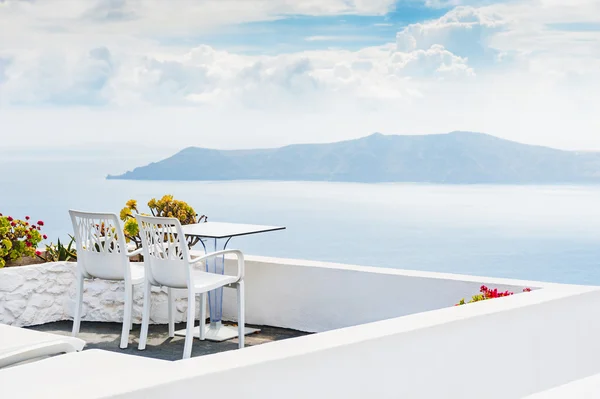 Красивая терраса с видом на море — стоковое фото